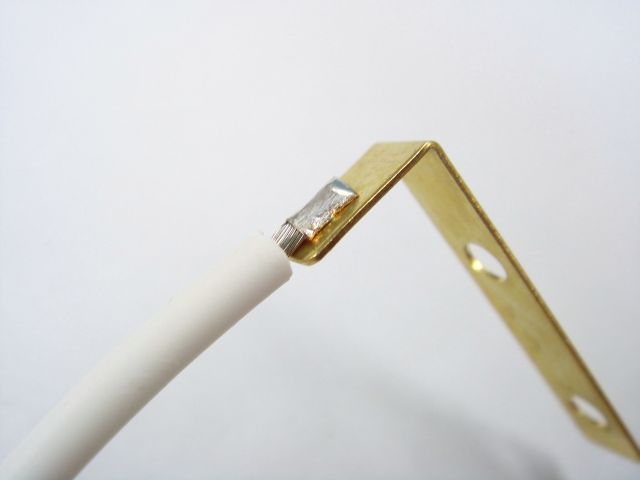 電線を板にスポット溶接
【電線はスリーブをカシメ】