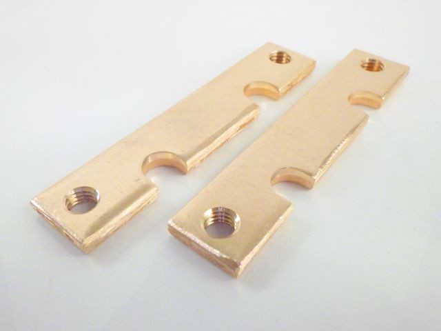 金型と旋盤による加工
